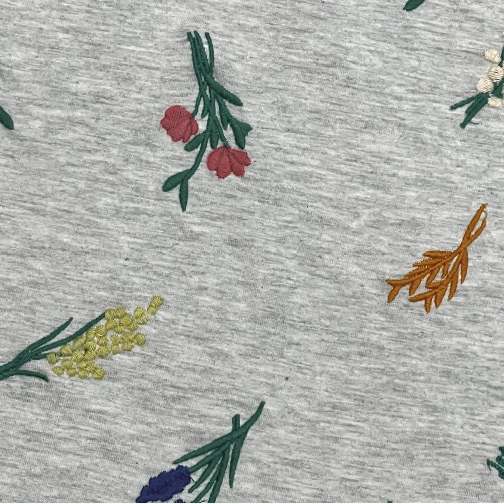 Lucky Brand Heather Grey Embroidered Florals Shirt Size Medium - Picture 5 of 15